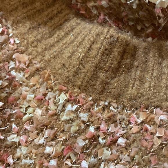 Boutique sweater - Picture 2 of 2